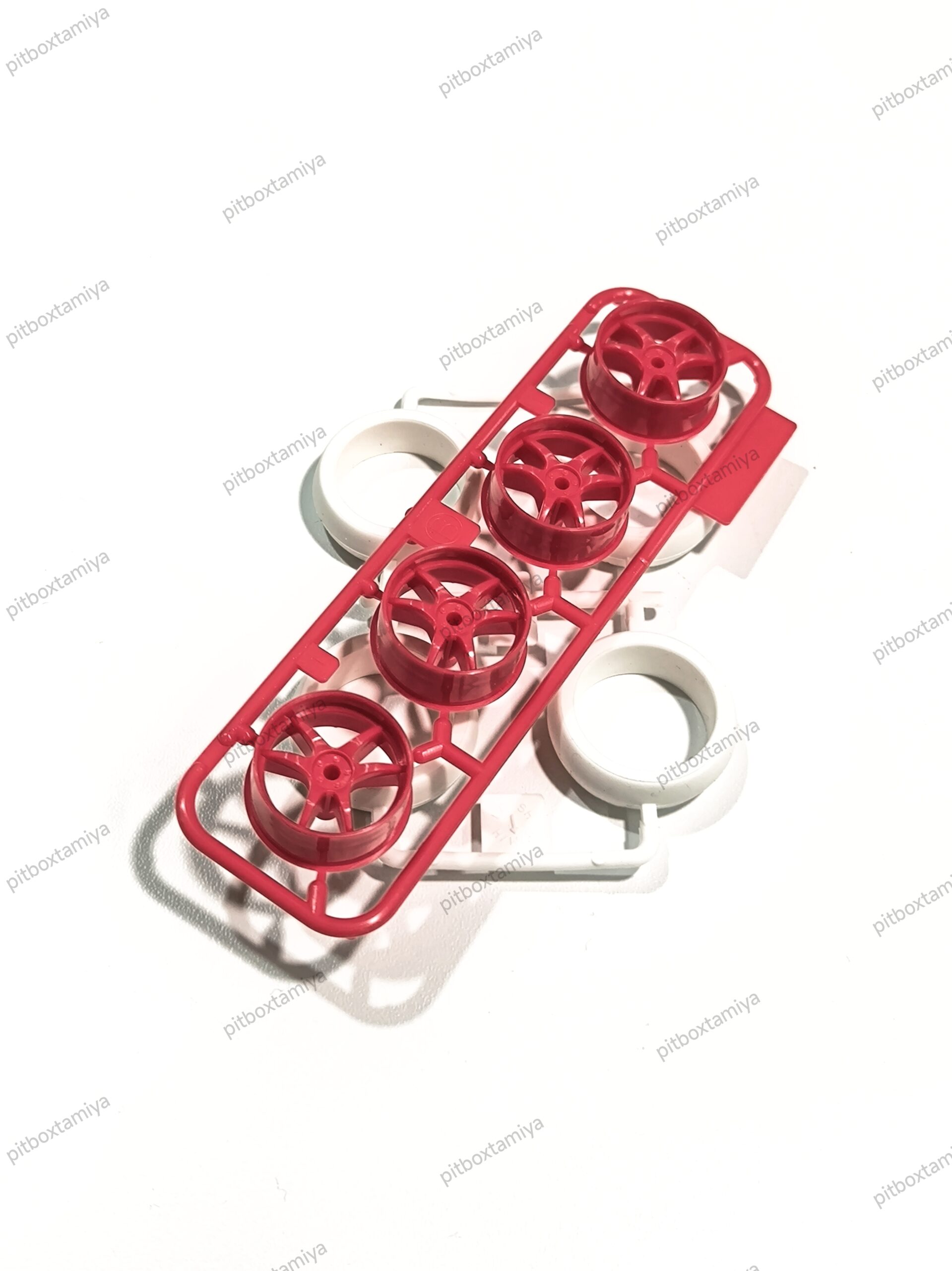 IMG_20261009_154213 Tamiya Velg Large V Spoke + Ban Hard white loose part ori - Image 1